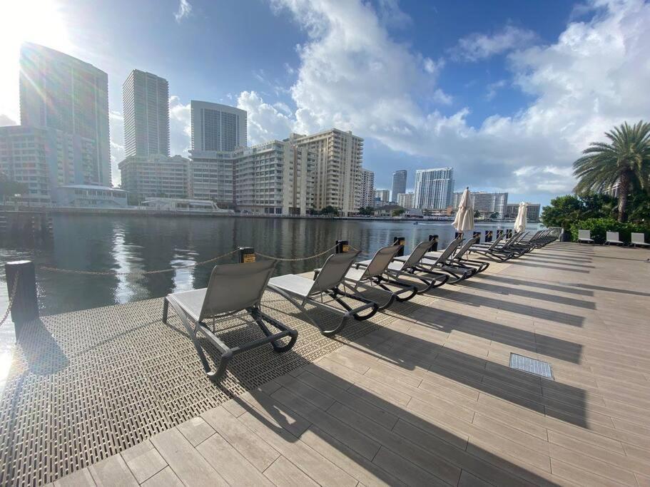 Amazing 1B-1B Apartment With Amazing View! 28A Hallandale Beach Kültér fotó